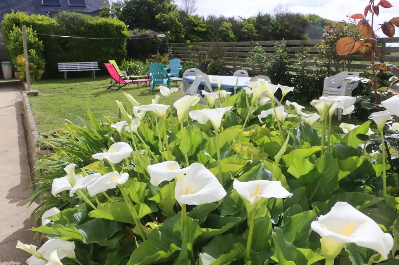 Maison De Vacances Avec Jardin Clos A 300M De La Mer Pouldreuzic