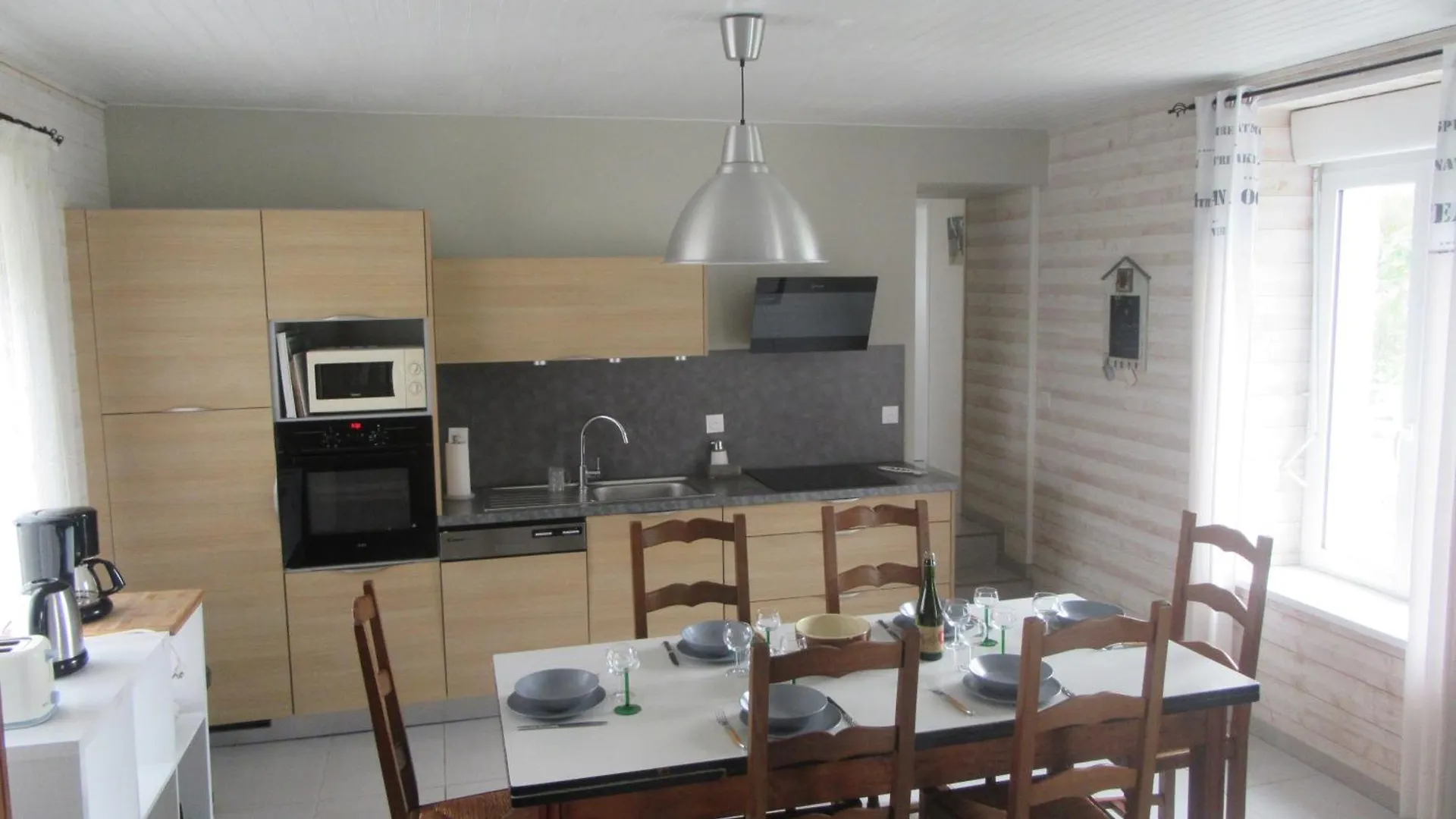 Maison De Vacances Avec Jardin Clos A 300M De La Mer Pouldreuzic