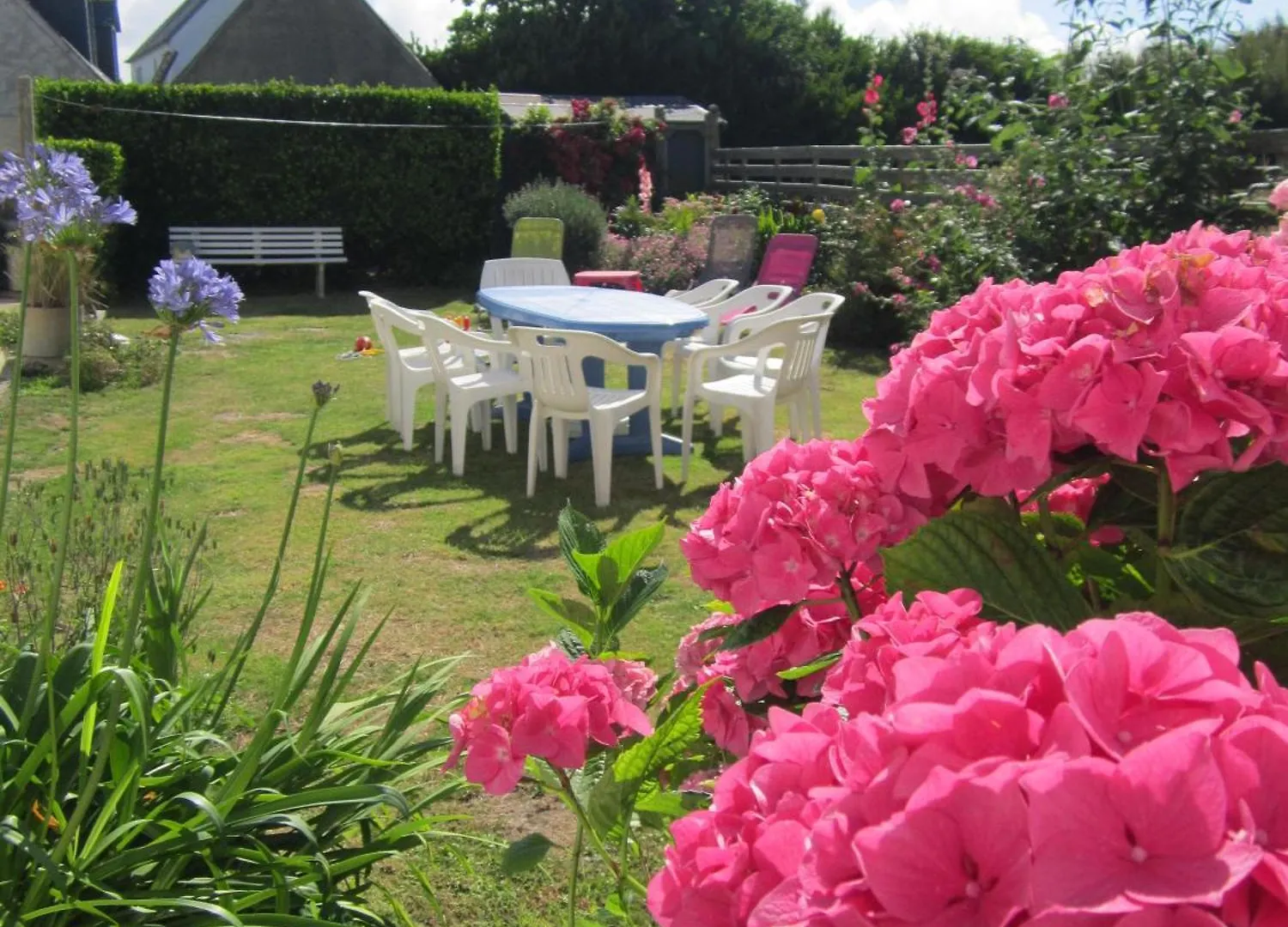 Maison De Vacances Avec Jardin Clos A 300M De La Mer Pouldreuzic